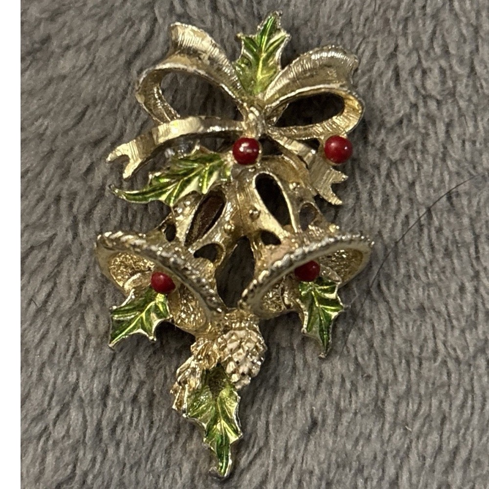 VTG 60s GERRY'S Christmas Bells Brooch Pale‎ Gold Tone Red & Green Enamel 2" 70s